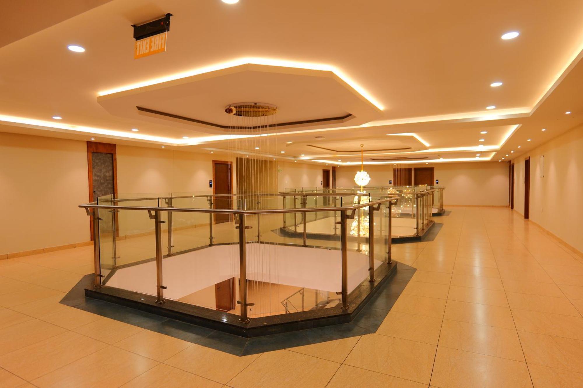 Hotel Classico International Kannangad Bagian luar foto