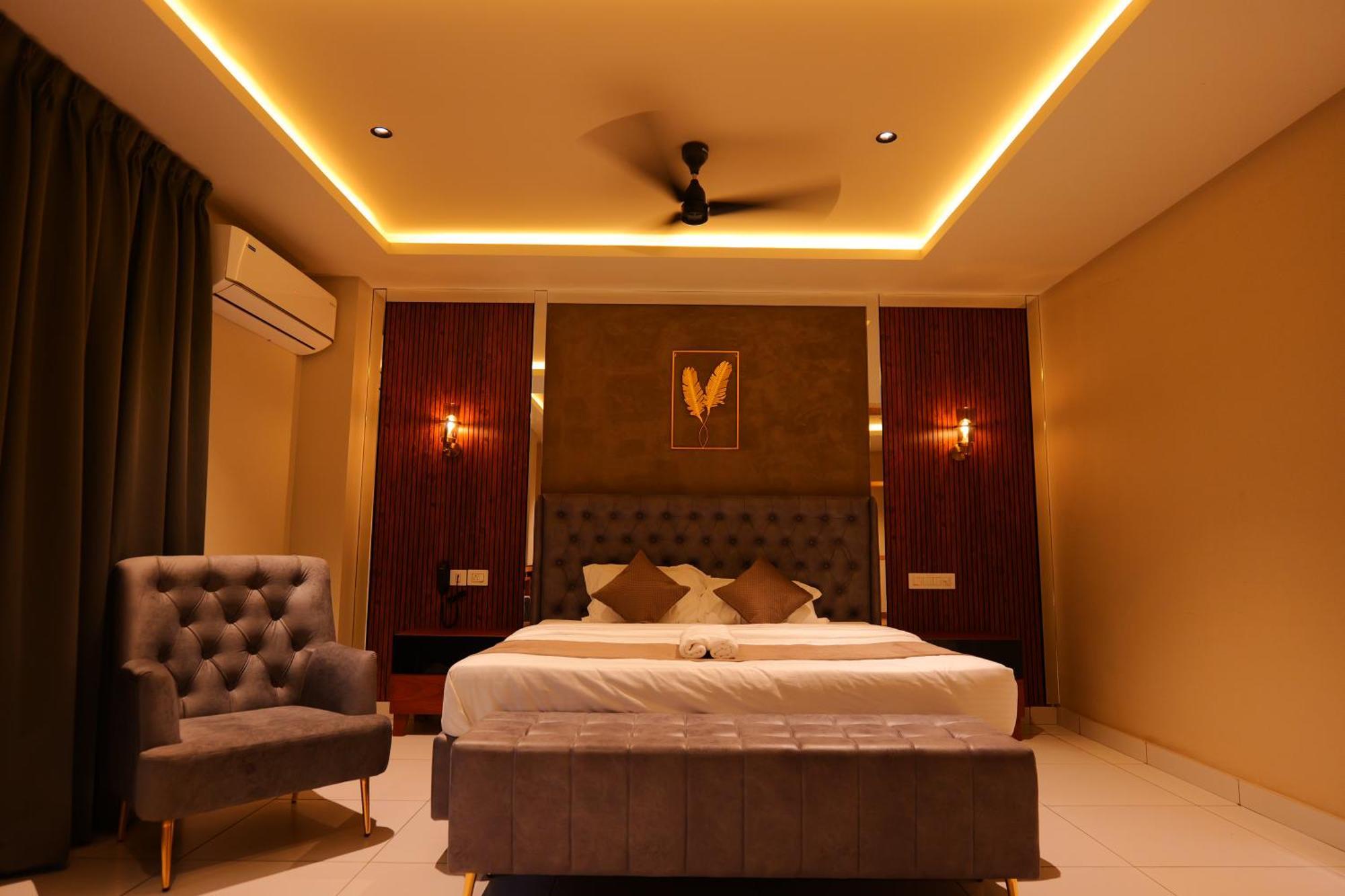 Hotel Classico International Kannangad Bagian luar foto