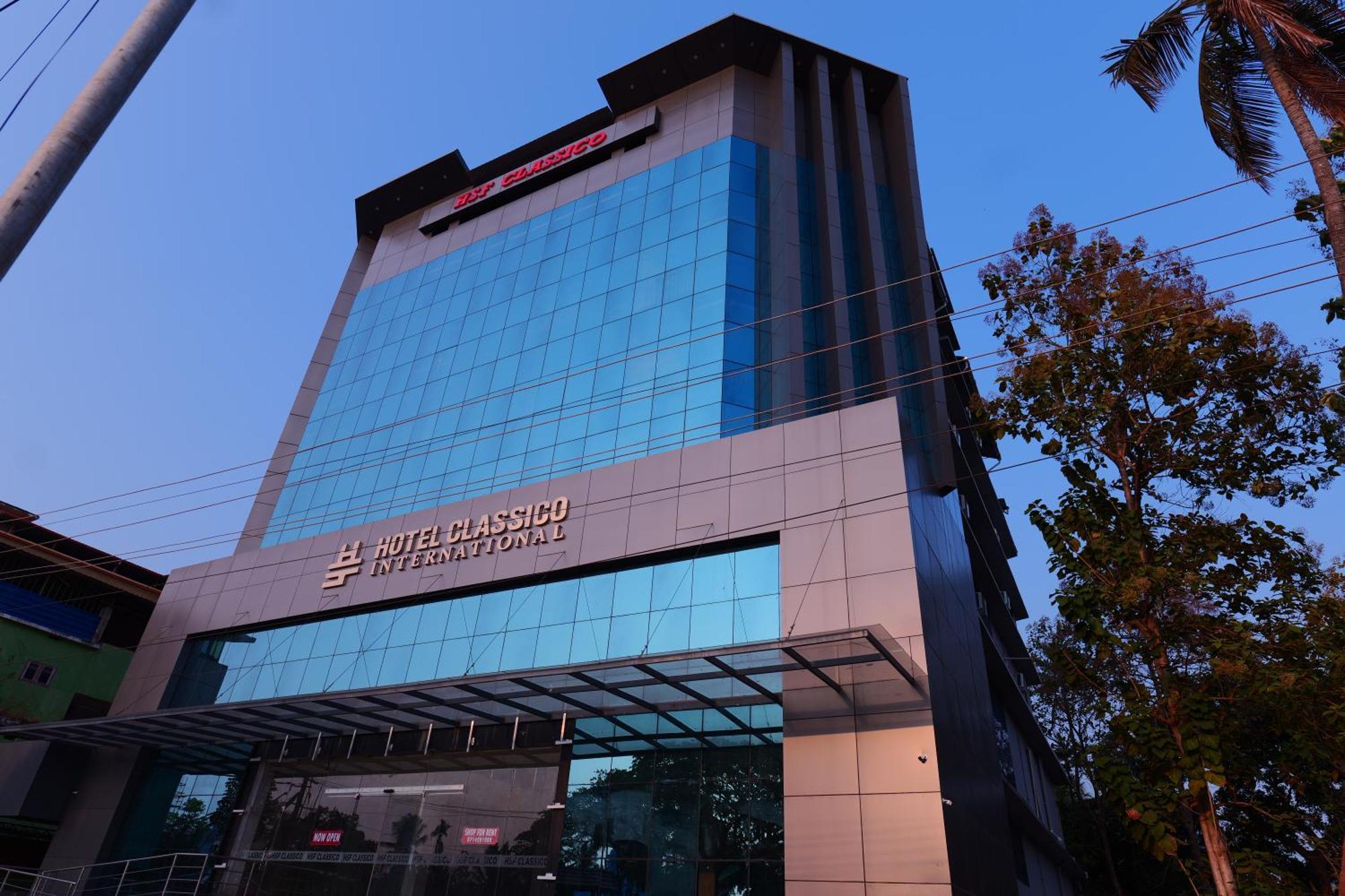 Hotel Classico International Kannangad Bagian luar foto