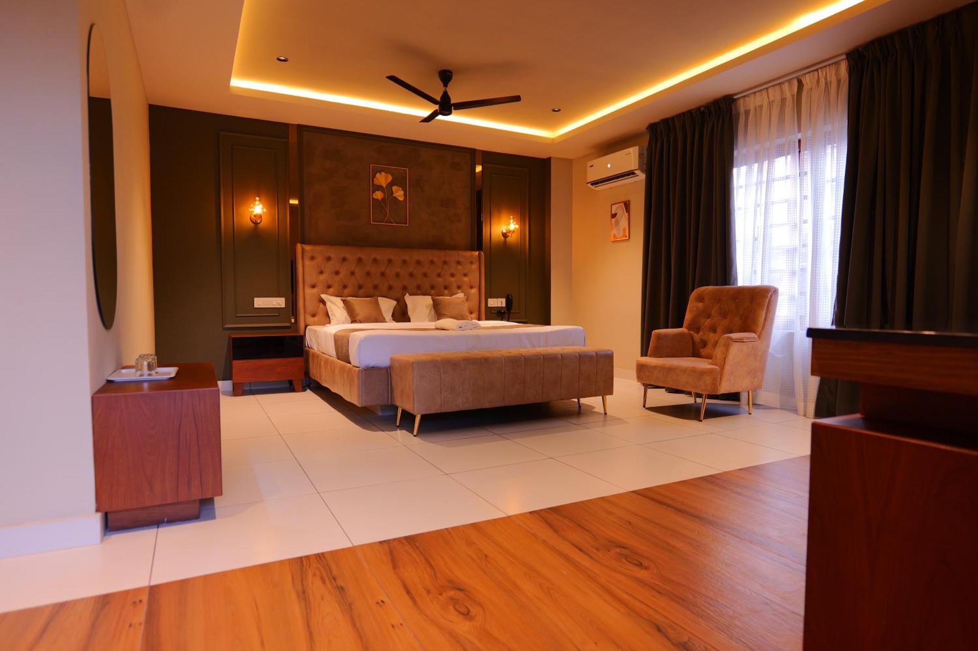 Hotel Classico International Kannangad Bagian luar foto
