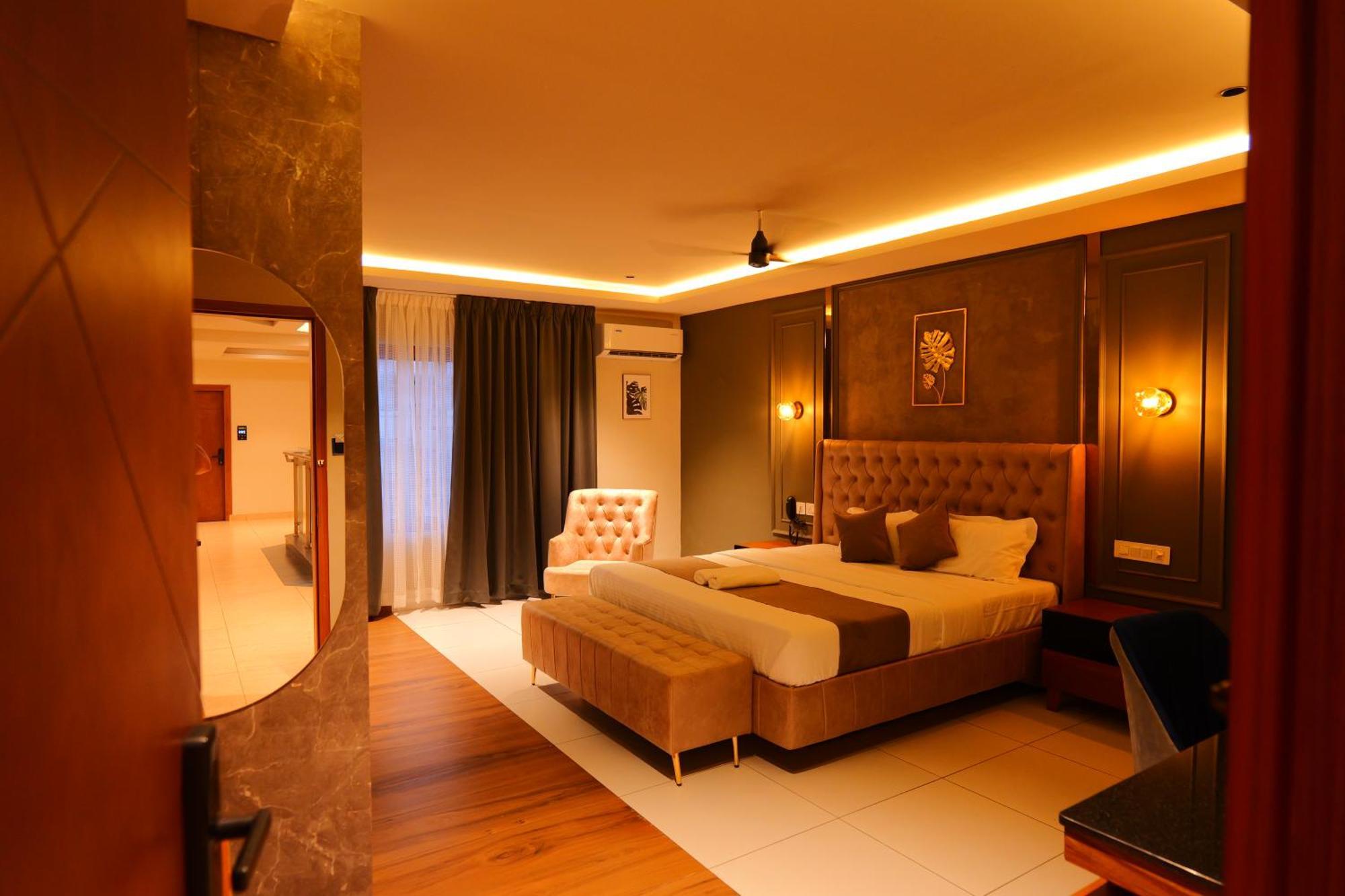 Hotel Classico International Kannangad Bagian luar foto