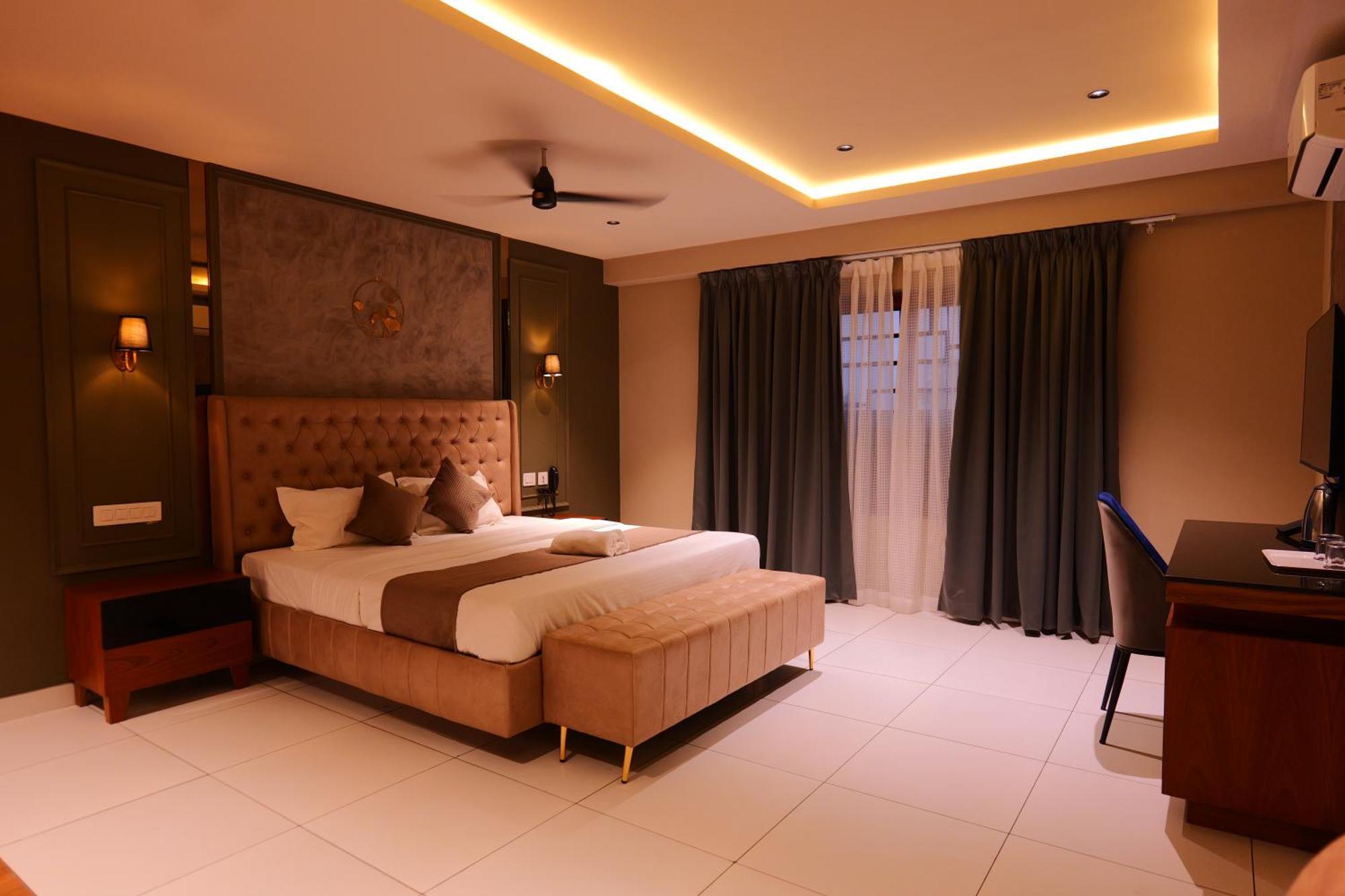 Hotel Classico International Kannangad Bagian luar foto